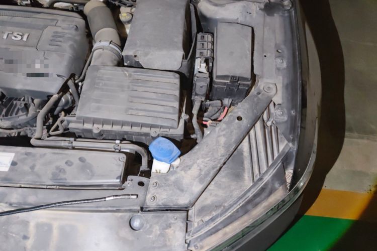 Used Volkswagen Magotan 2017 330TSI DSG Luxury Model Engine Bay Left