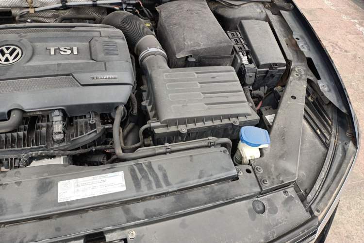 Used Volkswagen Magotan 2017 330TSI DSG Luxury Model Engine Bay Left