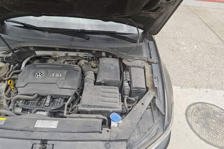 Used Volkswagen Magotan 2017 330TSI DSG Luxury Model Engine Bay Left