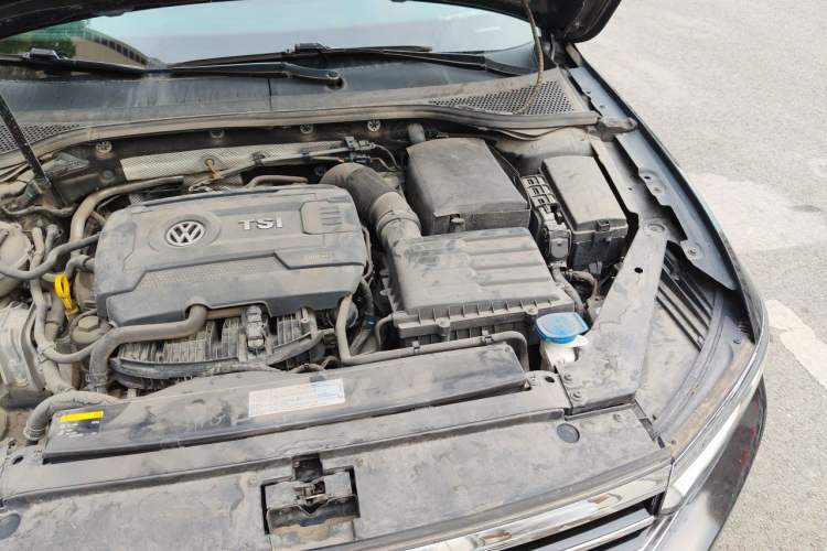Used Volkswagen Magotan 2017 330TSI DSG Luxury Model Engine Bay Left