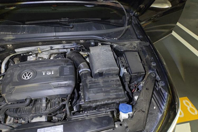 Used Volkswagen Magotan 2017 330TSI DSG Luxury Model Engine Bay Left