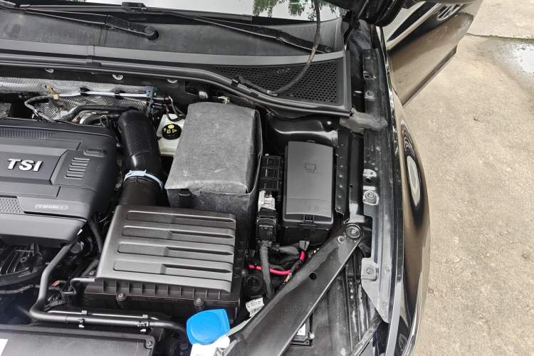 Used Volkswagen Magotan 2017 330TSI DSG Luxury Model Engine Bay Left