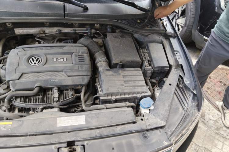 Used Volkswagen Magotan 2017 330TSI DSG Luxury Model Engine Bay Left