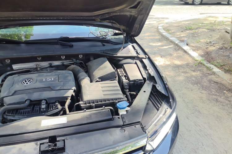 Used Volkswagen Magotan 2017 330TSI DSG Luxury Model Engine Bay Left