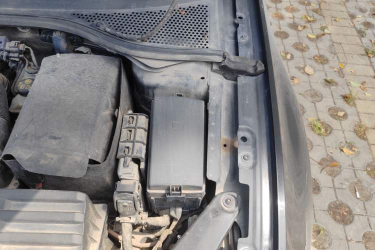 Used Volkswagen Magotan 2017 330TSI DSG Luxury Model Engine Bay Left