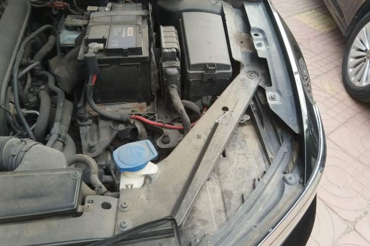 Used Volkswagen Magotan 2017 280TSI DSG Comfort Model Engine Bay Left
