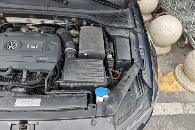 Used Volkswagen Magotan 2017 330TSI DSG Leading Model Engine Bay Left