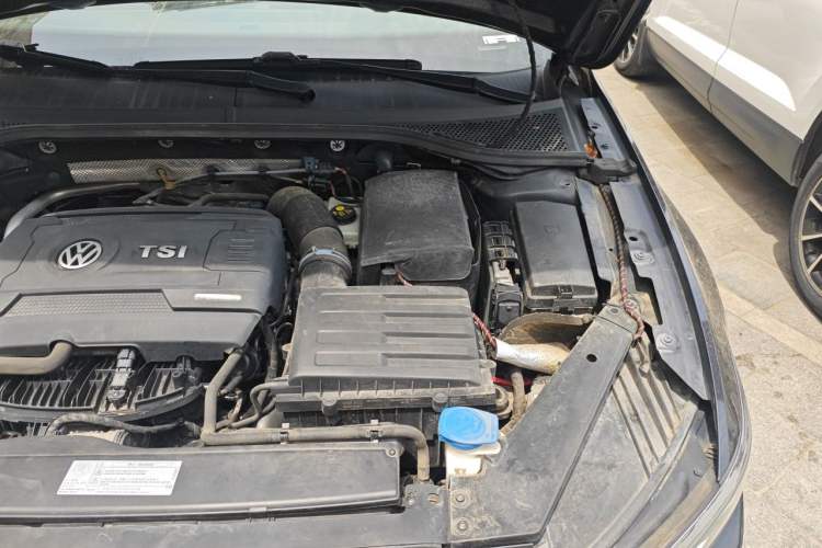 Used Volkswagen Magotan 2017 330TSI DSG Luxury Model Engine Bay Left