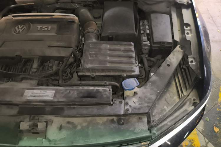 Used Volkswagen Magotan 2017 330TSI DSG Luxury Model Engine Bay Left