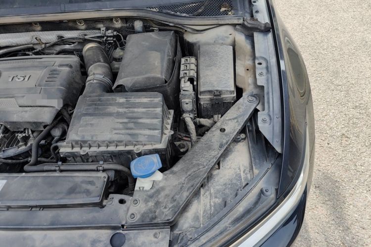Used Volkswagen Magotan 2017 330TSI DSG Luxury Model Engine Bay Left