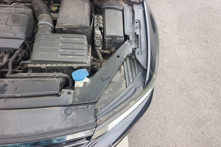 Used Volkswagen Magotan 2017 330TSI DSG Luxury Model Engine Bay Left
