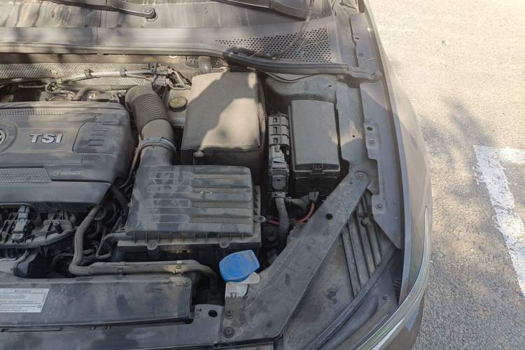 Used Volkswagen Magotan 2017 380TSI DSG Luxury Model Engine Bay Left