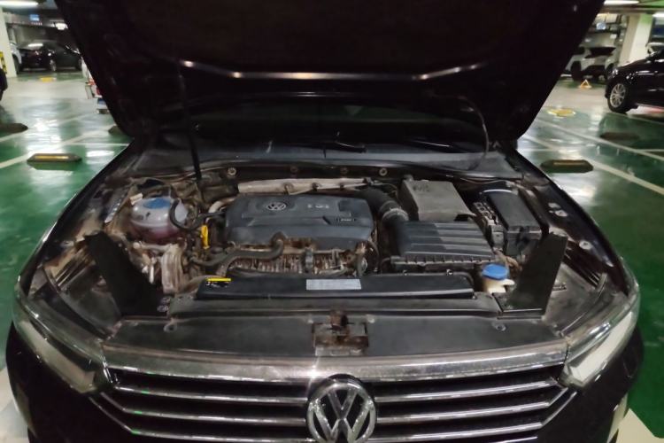 Used Volkswagen Magotan 2017 330TSI DSG Luxury Model Engine Bay