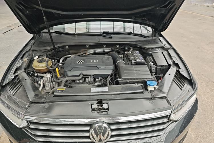Used Volkswagen Magotan 2017 330TSI DSG Luxury Model Engine Bay