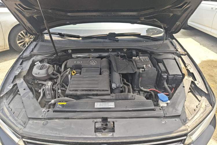 Used Volkswagen Magotan 2017 280TSI DSG Leading Edition Engine Bay