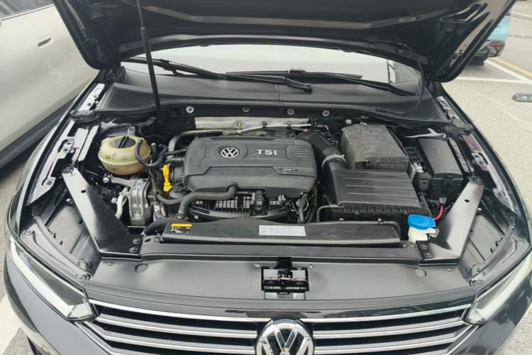 Used Volkswagen Magotan 2017 330TSI DSG Leading Model Engine Bay