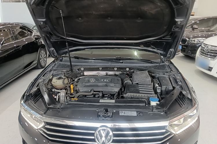 Used Volkswagen Magotan 2017 330TSI DSG Luxury Model Engine Bay