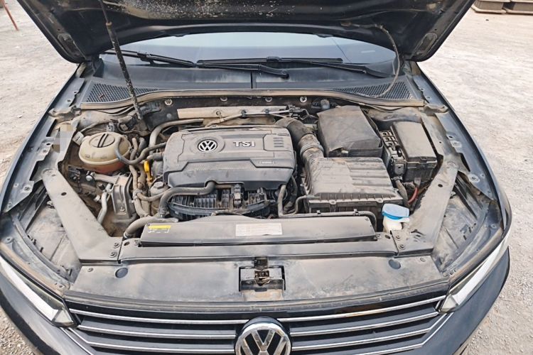 Used Volkswagen Magotan 2017 330TSI DSG Leading Model Engine Bay