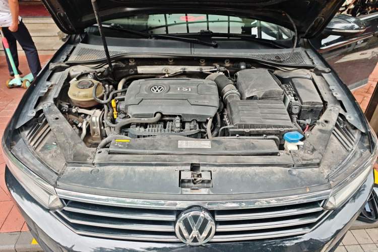 Used Volkswagen Magotan 2017 380TSI DSG Luxury Model Engine Bay