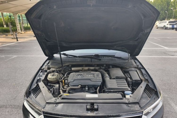 Used Volkswagen Magotan 2017 330TSI DSG Luxury Model Engine Bay