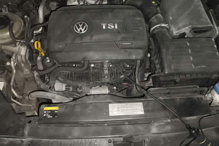 Used Volkswagen Magotan 2017 330TSI DSG Luxury Model Engine Bay
