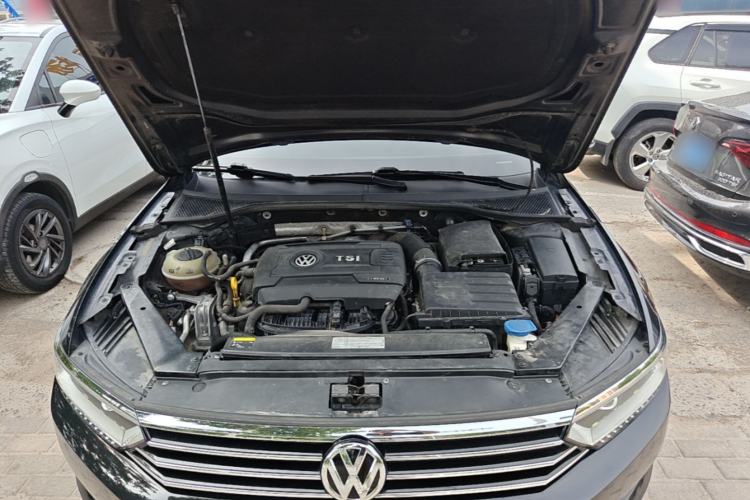 Used Volkswagen Magotan 2017 330TSI DSG Luxury Model Engine Bay