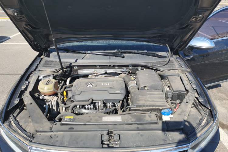 Used Volkswagen Magotan 2017 330TSI DSG Leading Model Engine Bay