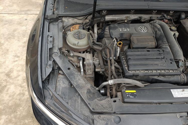 Used Volkswagen Magotan 2017 280TSI DSG Comfort Model Engine Bay Right