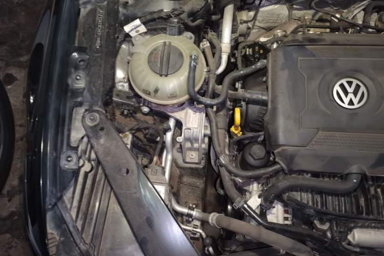 Used Volkswagen Magotan 2017 330TSI DSG Luxury Model Engine Bay Right