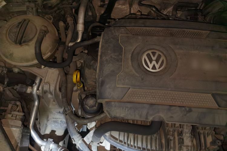 Used Volkswagen Magotan 2017 330TSI DSG Luxury Model Engine Bay Right