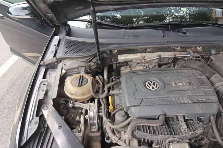 Used Volkswagen Magotan 2017 330TSI DSG Luxury Model Engine Bay Right