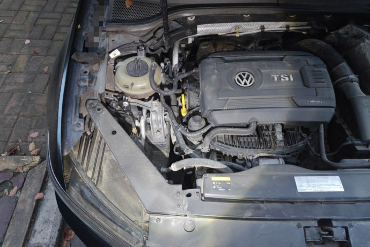 Used Volkswagen Magotan 2017 330TSI DSG Luxury Model Engine Bay Right