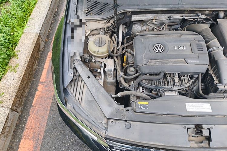 Used Volkswagen Magotan 2017 330TSI DSG Luxury Model Engine Bay Right