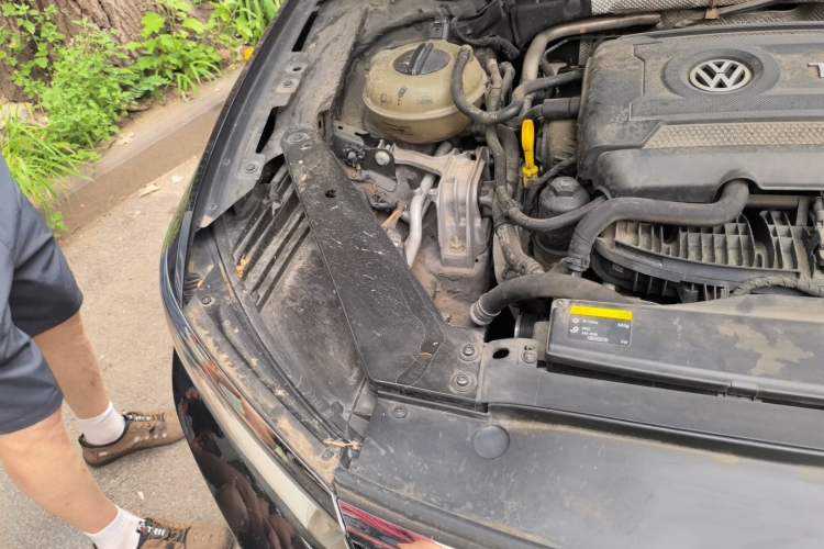 Used Volkswagen Magotan 2017 330TSI DSG Luxury Model Engine Bay Right
