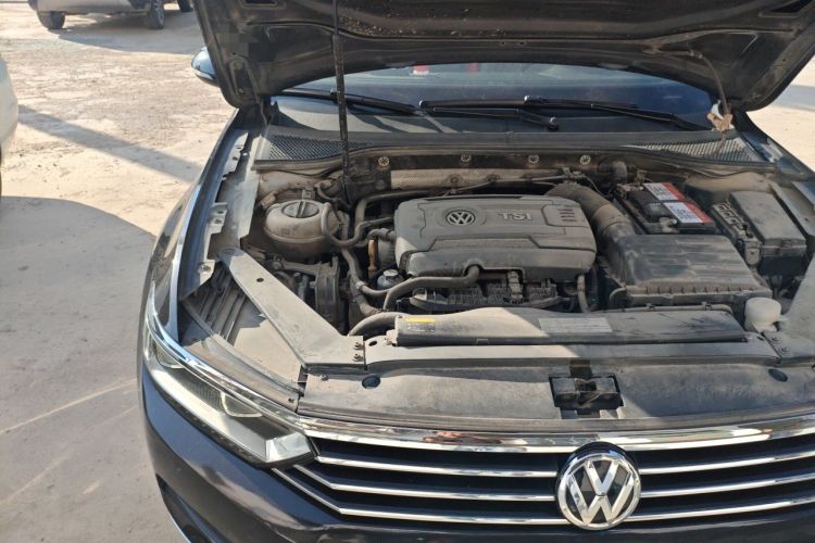 Used Volkswagen Magotan 2017 380TSI DSG Luxury Model Engine Bay Right