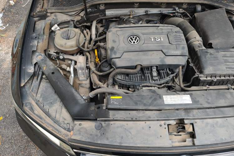 Used Volkswagen Magotan 2017 330TSI DSG Luxury Model Engine Bay Right
