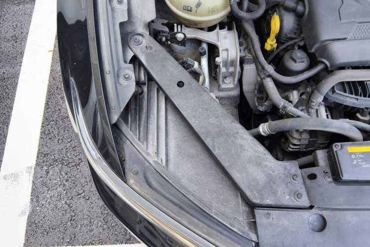 Used Volkswagen Magotan 2017 330TSI DSG Luxury Model Engine Bay Right