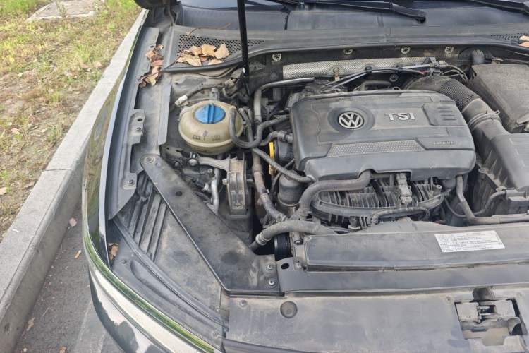 Used Volkswagen Magotan 2017 330TSI DSG Luxury Model Engine Bay Right