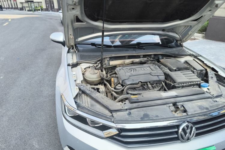 Used Volkswagen Magotan 2017 330TSI DSG Luxury Model Engine Bay Right