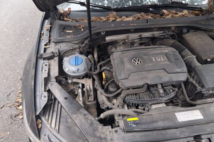 Used Volkswagen Magotan 2017 330TSI DSG Luxury Model Engine Bay Right