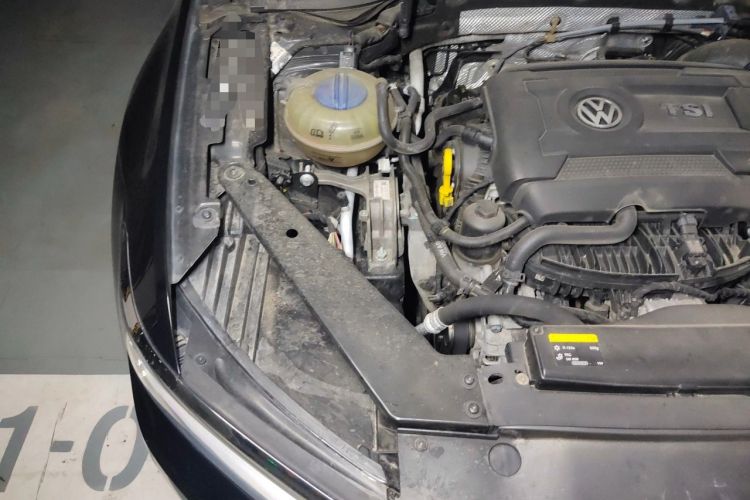 Used Volkswagen Magotan 2017 330TSI DSG Luxury Model Engine Bay Right