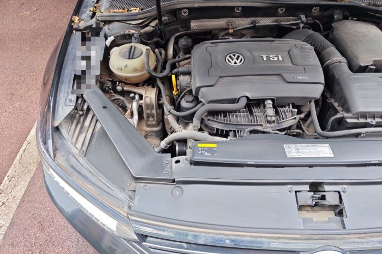 Used Volkswagen Magotan 2017 330TSI DSG Luxury Model Engine Bay Right