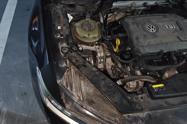 Used Volkswagen Magotan 2017 330TSI DSG Luxury Model Engine Bay Right