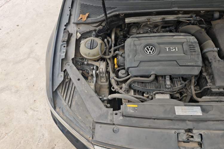 Used Volkswagen Magotan 2017 330TSI DSG Luxury Model Engine Bay Right
