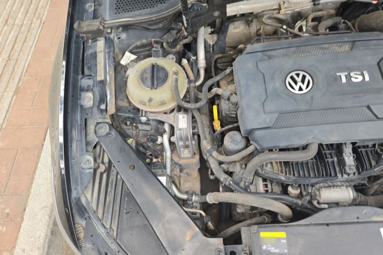 Used Volkswagen Magotan 2017 330TSI DSG Luxury Model Engine Bay Right