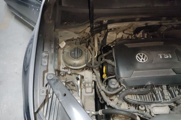 Used Volkswagen Magotan 2017 330TSI DSG Luxury Model Engine Bay Right