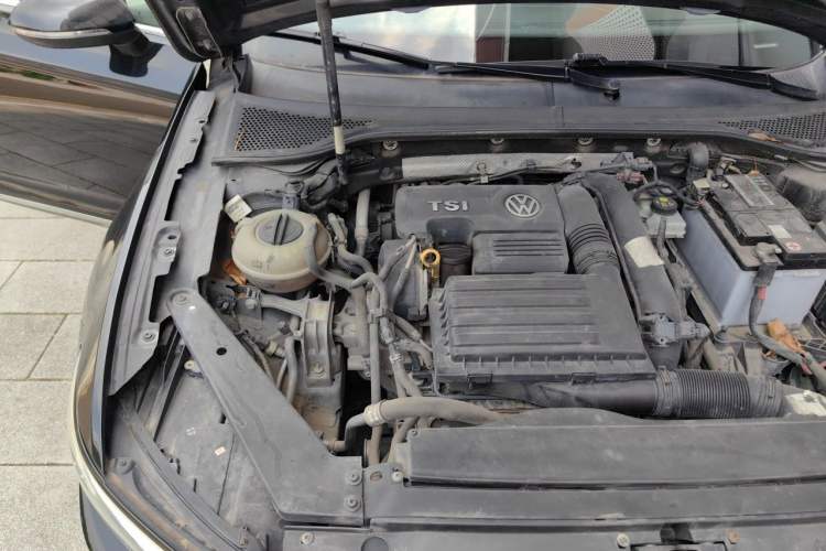 Used Volkswagen Magotan 2017 280TSI DSG Comfort Model Engine Bay Right