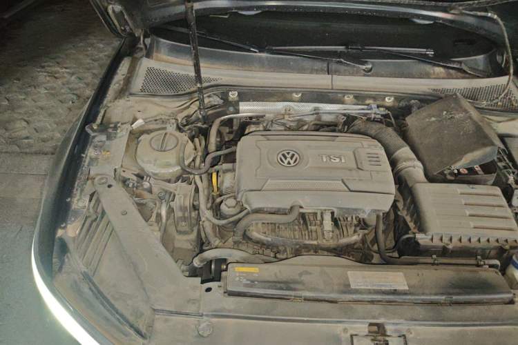 Used Volkswagen Magotan 2017 330TSI DSG Luxury Model Engine Bay Right