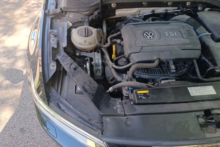 Used Volkswagen Magotan 2017 330TSI DSG Luxury Model Engine Bay Right