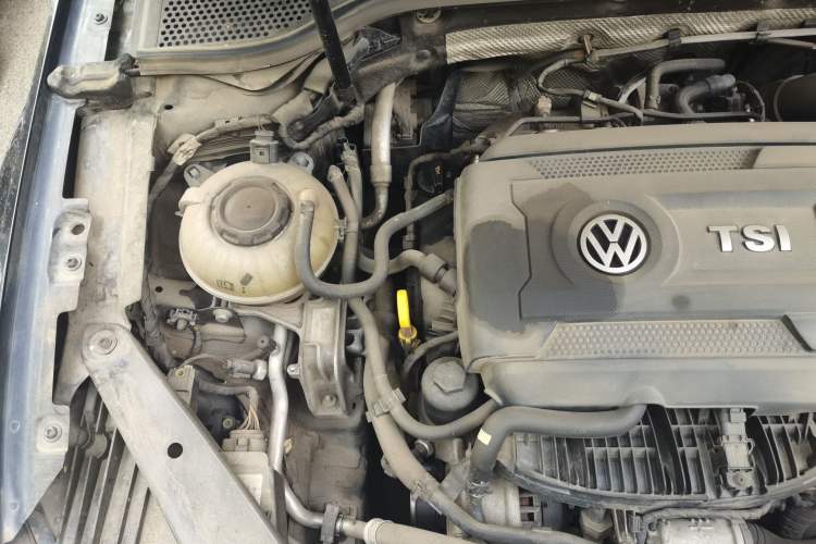 Used Volkswagen Magotan 2017 330TSI DSG Luxury Model Engine Bay Right